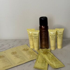 ✨ Free with Purchase ✨ Oribe Set with Travel Sized Thick Finishing Spray